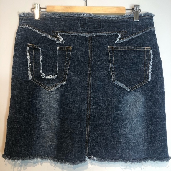𝅺bongo Y2K Denim Mini Skirt, size 13 (fits like 12) - Picture 4 of 10
